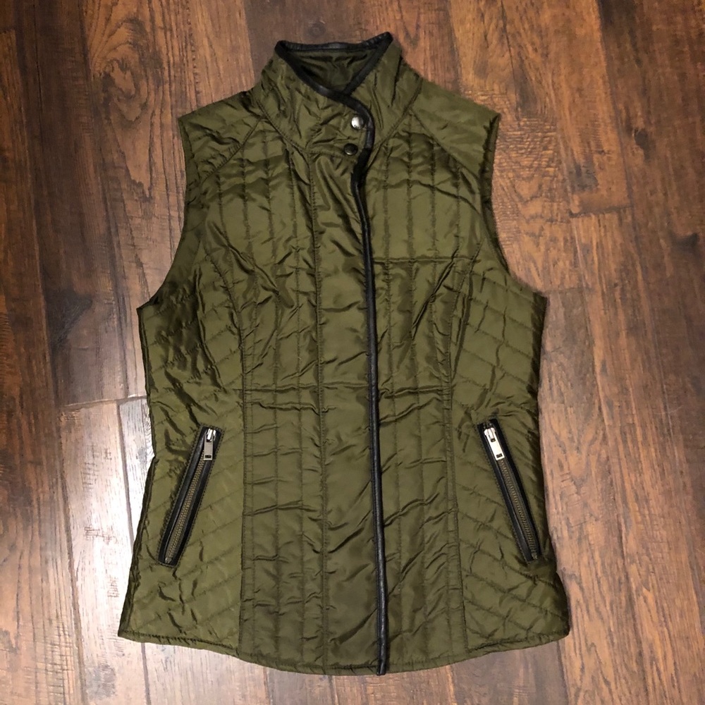 Banana Republic Quilted Field Vest - Army Green